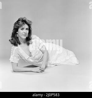 Carrie Fisher, actrice américaine au Royaume-Uni pour coïncider avec la sortie du nouveau film, Star Wars Episode VI Return of the Jedi, dans lequel elle joue le personnage Leia Organa, photographié dans le studio Daily Mirror, Londres, vendredi 3rd juin 1983. Banque D'Images