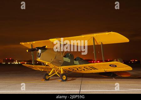 De Havilland DH 82A, Tiger Moth, N9328, G-ALWS, at RNAS Yeovilton, Banque D'Images