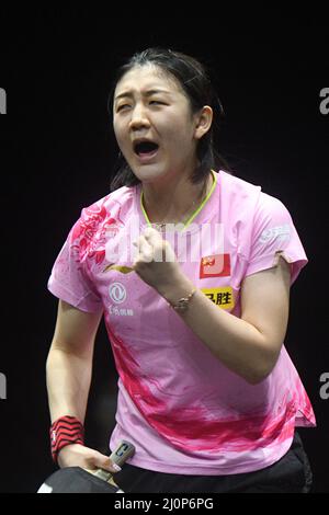 Singapour. 20th mars 2022. Chen Meng, de Chine, célèbre après avoir remporté le match final des femmes célibataires contre son compatriote Wang Manyu au World Table tennis (WTT) Singapore Smash 2022 à Singapour, le 20 mars 2022. Crédit: Puis Chih Wey/Xinhua/Alay Live News Banque D'Images