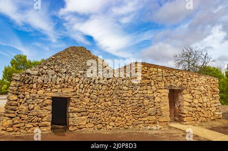 Maison espagnole typique en pierre ruine à Majorque Espagne. Banque D'Images