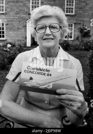 Les gagnants du concours Chronicle du soir remporteront un vol sur la Concorde en août 1984. Agriculteur Mme Betty Davison. 23rd août 1984. Banque D'Images