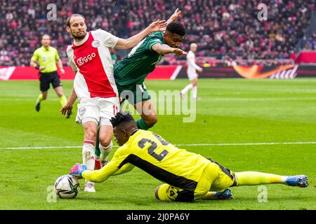 Amsterdam - Daley aveugle d'Ajax, Reiss Nelson de Feyenoord, gardien de but d'Ajax André Onana lors du match entre Ajax et Feyenoord à l'arène Johan Cruijff le 20 mars 2022 à Amsterdam, pays-Bas. (Box to Box Pictures/Yannick Verhoeven) Banque D'Images