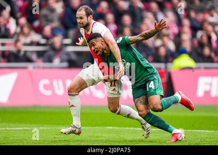 Amsterdam - Daley aveugle d'Ajax, Reiss Nelson de Feyenoord lors du match entre Ajax et Feyenoord à l'arène Johan Cruijff le 20 mars 2022 à Amsterdam, pays-Bas. (Box to Box Pictures/Tom Bode) Banque D'Images