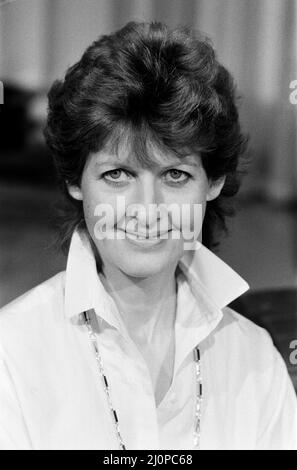 Trois nouveaux visages féminins rejoignent BBC télévisions « Breakfast Time ». Ils sont photographiés dans les studios Lime Grove. Audrey Eyton est en photo. 22nd septembre 1983. Banque D'Images