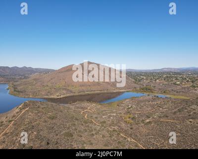 Vue aérienne du lac Hodges et de la montagne Bernardo, San Diego, États-Unis Banque D'Images