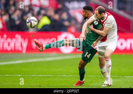 Amsterdam - Reiss Nelson de Feyenoord, Daley Blind of Ajax lors du match entre Ajax et Feyenoord à l'arène Johan Cruijff le 20 mars 2022 à Amsterdam, pays-Bas. (Box to Box Pictures/Tom Bode) Banque D'Images