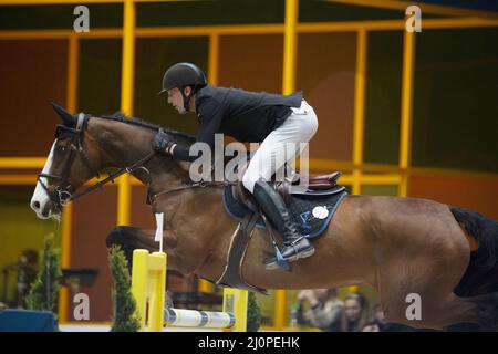 Kevin STAUT (FRA) à cheval CHEPETTA pendant le Prix GL Evénements au Saut-Hermes 2022, Equestrian FEI événement le 19 mars 2022 au Grand-palais éphémère à Paris, France - photo: Christophe Bricot/DPPI/LiveMedia Banque D'Images