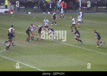 Les joueurs de Hull FC se réchauffent avant le coup de pied dans , le 3/20/2022. (Photo de David Greaves/News Images/Sipa USA) Banque D'Images