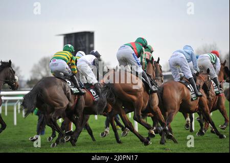 Jour 1 du Festival de Cheltenham à l'hippodrome de Cheltenham. Barre d'obstacles du champion Photo par Mikal Ludlow Photography tel; 07855177205 15-3-22 Banque D'Images