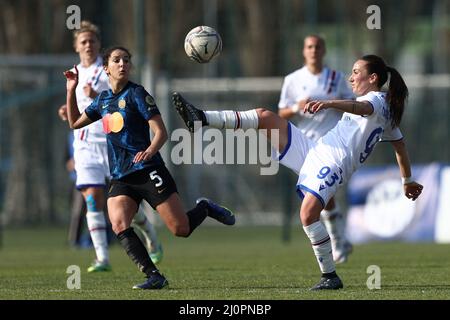 Suning Centre, Milan, Italie, 20 mars 2022, Melania Martinovic (UC Sampdoria) et Ghoutia Karcouni (FC Internazionale) pendant Inter - FC Internazionale vs UC Sampdoria - football italien Serie A Women Match Banque D'Images