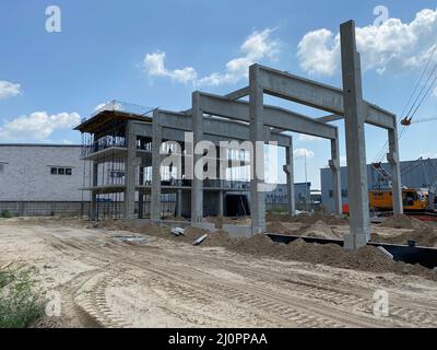 Structures préfabriquées en béton d'un bâtiment public. Banque D'Images