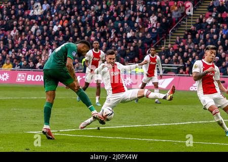 AMSTERDAM, PAYS-BAS - MARS 20: Reiss Nelson de Feyenoord Rotterdam pendant le match néerlandais Eredivisie entre AFC Ajax et Feyenoord à Johan Cruijff Arena le 20 mars 2022 à Amsterdam, pays-Bas (photo de Pieter van der Woude/Orange Pictures) Banque D'Images