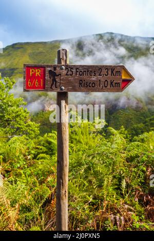 Pancarte 25 Fontes levada à Madère Portugal Banque D'Images