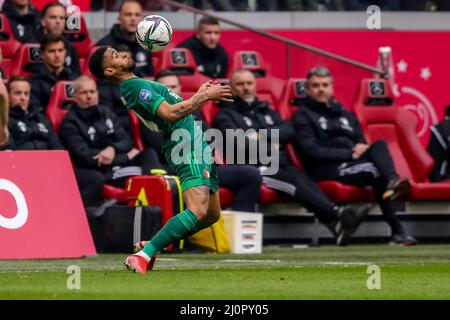 AMSTERDAM, PAYS-BAS - MARS 20: Reiss Nelson de Feyenoord Rotterdam pendant le match néerlandais Eredivisie entre AFC Ajax et Feyenoord à Johan Cruijff Arena le 20 mars 2022 à Amsterdam, pays-Bas (photo de Pieter van der Woude/Orange Pictures) Banque D'Images