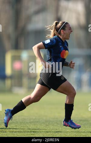 Suning Centre, Milan, Italie, 20 mars 2022, Gloria Marinelli (FC Internazionale) célèbre après avoir marquant le quatrième but du match de son côté lors du match Inter - FC Internazionale vs UC Sampdoria - football italien Serie A Women Banque D'Images