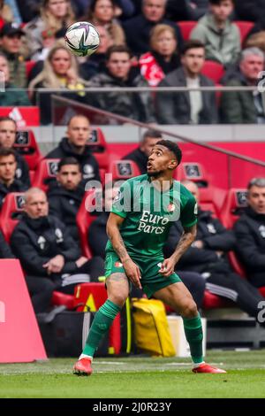 AMSTERDAM, PAYS-BAS - MARS 20: Reiss Nelson de Feyenoord Rotterdam pendant le match néerlandais Eredivisie entre AFC Ajax et Feyenoord à Johan Cruijff Arena le 20 mars 2022 à Amsterdam, pays-Bas (photo de Pieter van der Woude/Orange Pictures) Banque D'Images