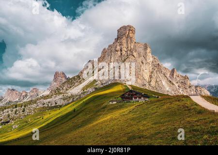 Vue panoramique sur la montagne de Nuvolau dans les Dolomites Banque D'Images