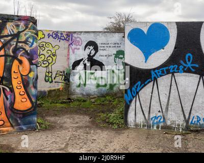 Vestiges de bâtiments lourds de batterie HAA anti-avion Purdown maintenant utilisés comme un graffiti extérieur non officiel et une galerie d'art de rue à Bristol Royaume-Uni Banque D'Images