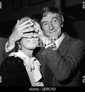 Mary Parkinson se joindra au mari Michael comme co-présentatrice sur « Good Morning Britain » tous les samedis entre 7,00am et 9,15am. Michael Parkinson et Mary Parkinson sont photographiés dans les studios TV-Am. 3rd janvier 1983. Banque D'Images