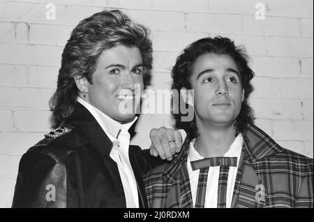 Groupe pop Wham! En concert à Whitley Bay. Décembre 1984. Groupe pop Wham! En concert à Whitley Bay Ice Rink. L'ouverture du Grand Tour. 4th décembre 1984. Banque D'Images