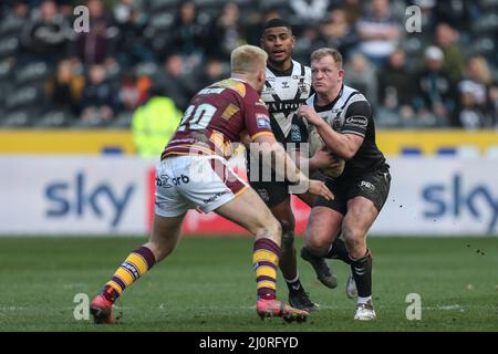 Jordan Johnstone (21) du FC Hull court à Oliver Wilson #20 de Huddersfield Giants in, le 3/20/2022. (Photo de David Greaves/News Images/Sipa USA) Credit: SIPA USA/Alay Live News Banque D'Images