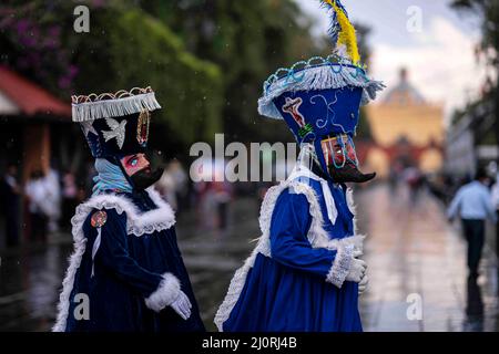 Mexico, Mexique. 18th mars 2022. Les gens portent des costumes participe au Carnaval de Xochimilco 2022. (Image de crédit : © David de la Paz/ZUMA Press Wire Service)