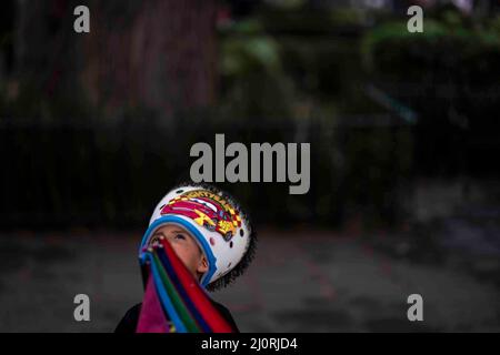 Mexico, Mexique. 18th mars 2022. Un enfant portant un costume participe au Carnaval de Xochimilco 2022. (Image de crédit : © David de la Paz/ZUMA Press Wire Service) Banque D'Images