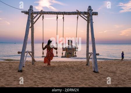 Na Jomtien plage Pattaya Thaïlande, blanc plage tropicale pendant le coucher du soleil à Pattatya Najomtien Banque D'Images