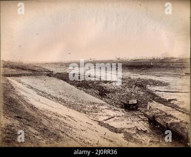 Bâtiment du 'Dock Sud' à Avellaneda, Buenos Aires, Argentine. Légende originale de la photo : mars 29th 1900 - vue montrant un glissement de boue du côté est (vers le sud). Banque D'Images