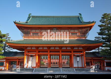 Porte principale (Otenmon) du sanctuaire Heian Jingu. Kyoto. Japon Banque D'Images