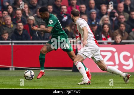 AMSTERDAM, PAYS-BAS - MARS 20: Reiss Nelson de Feyenoord Rotterdam, Daley Blind of Ajax pendant le match néerlandais Eredivisie entre AFC Ajax et Feyenoord à Johan Cruijff Arena le 20 mars 2022 à Amsterdam, pays-Bas (photo de Pieter van der Woude/Orange Pictures) Credit: Orange pics BV/Alay Live News Banque D'Images