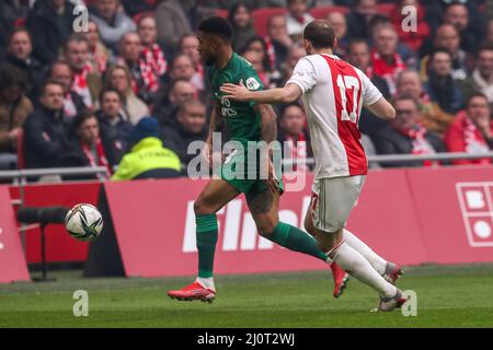 AMSTERDAM, PAYS-BAS - MARS 20: Reiss Nelson de Feyenoord Rotterdam, Daley Blind of Ajax pendant le match néerlandais Eredivisie entre AFC Ajax et Feyenoord à Johan Cruijff Arena le 20 mars 2022 à Amsterdam, pays-Bas (photo de Pieter van der Woude/Orange Pictures) Credit: Orange pics BV/Alay Live News Banque D'Images