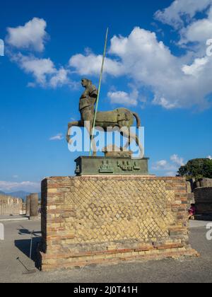 Statue de Centauro di Igor Mitoraj au Forum de Pompéi Banque D'Images