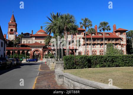 Vue sur le Flagler College avec le parc du musée Lightner en premier plan.St.Augustine.Florida.USA Banque D'Images