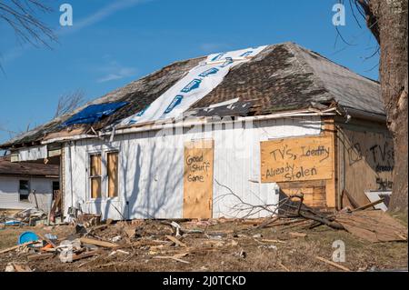 Dawson Springs, KY, le 22 janvier 2022 -- cette ville a été durement touchée par la tornade déchirée en décembre. Le nettoyage est en cours dans cette petite ville. Photo de Liz Roll/FEMA Banque D'Images