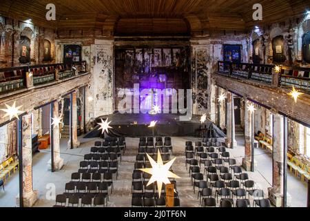 Saint-Pétersbourg, Russie - 23 mars 2021 : Église évangélique luthérienne, Sainte-Annenkirche, décoration intérieure de l'église. Main Banque D'Images