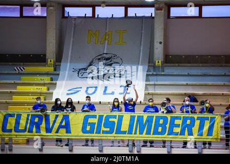 Palasport, Latina, Italie, 20 mars 2022, Supporters (ITAS Trentino) pendant Top Volley Cisterna vs ITAS Trentino - Volleyball Italien Serie A Men SuperLeague Championship Championship Banque D'Images