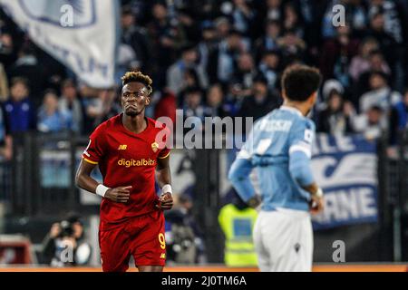 Rome, Italie. 20th mars 2022. Tammy Abraham, d'AS Roma, célèbre après avoir marquant son deuxième but lors de la série Un match de football entre Roma et Lazio au stade olympique. Crédit: Riccardo de Luca - mise à jour des images/Alamy Live News Banque D'Images