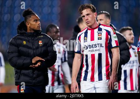 TILBURG, PAYS-BAS - MARS 20: Godfried Roemeratoe de Willem II et Wessel Dammers de Willem II pendant le match néerlandais Eredivisie entre Willem II et AZ Alkmaar au stade Koning Willem II le 20 mars 2022 à Tilburg, pays-Bas (photo par Geert van Erven/Orange Pictures) Banque D'Images