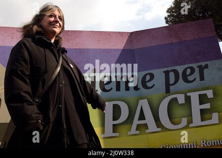 Rome, Italie. 20th mars 2022. La philanthrope Cecilia Strada assiste à une manifestation appelant à la paix entre l'Ukraine et la Russie. Des manifestations et des marches de la paix ont eu lieu dans de nombreuses villes du monde à la suite de l'invasion de l'Ukraine par la Russie le 24 février 2022. Crédit : SOPA Images Limited/Alamy Live News Banque D'Images