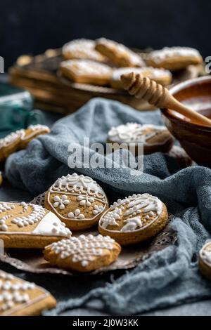 Encore la vie avec un bol de pain d'épice. Concept gâteau de Noël Banque D'Images