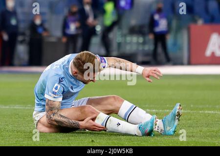 Rome, Italie. 20th mars 2022. Ciro immobile, du Latium, réagit après avoir été blessé pendant la série Un match de football entre Rome et Latium au stade olympique. Crédit: Riccardo de Luca - mise à jour des images/Alamy Live News Banque D'Images