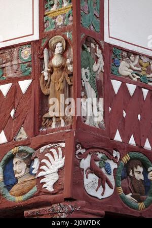Maison à colombages Junkernschaenke, sculptures de détail sur la façade, Goettingen, Allemagne, Europe Banque D'Images