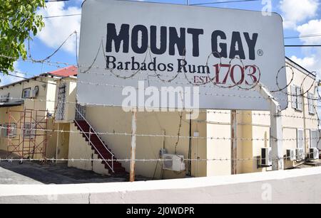 Mount gay Barbados Rum usine bâtiment et panneau. Banque D'Images