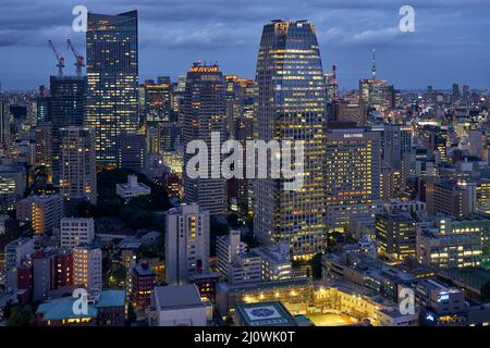 Scène nocturne de Tokyo. ARK Hills vu de la Tour de Tokyo la nuit. Tokyo. Japon Banque D'Images