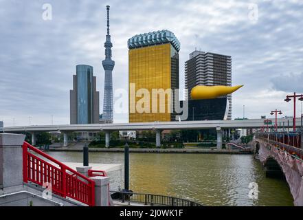 Siège des brasseries d'Asahi situé sur la rive est de la rivière Sumida à Sumida, Tokyo, Japon Banque D'Images