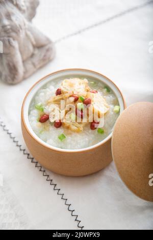 Congee chinois ou porridge de riz : bateau son porridgeo Banque D'Images