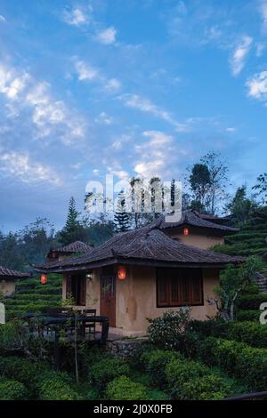 Lever du soleil à Lee vin Rak Thai, colonie chinoise, Mae Hong son, Thaïlande, magnifique paysage pendant le lever du soleil au village chinois AMO Banque D'Images