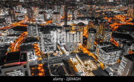 Vue nocturne de Yokohama (traitement couleur unique : couleur orange) Banque D'Images