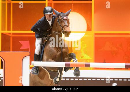 Paris, France. 20th mars 2022. Olivier Perreau et GL Events Venizia d'Aiguilly concoure pendant les Saut Hermes au Grand Palais Ephemere le 20 mars 2022 à Paris, France. Photo Laurent Zabulon/ABACAPRESS.COM crédit: Abaca Press/Alamy Live News Banque D'Images